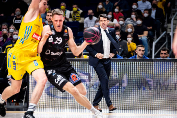 也在无形中 也在无形中