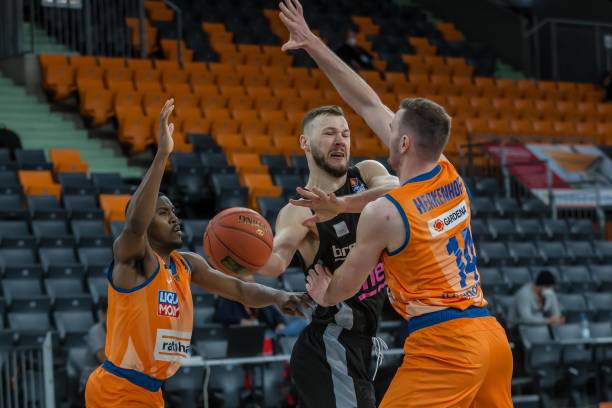 里的外援明 里的外援明