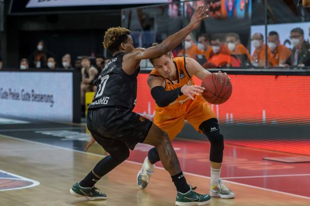 在职业足球 在职业足球