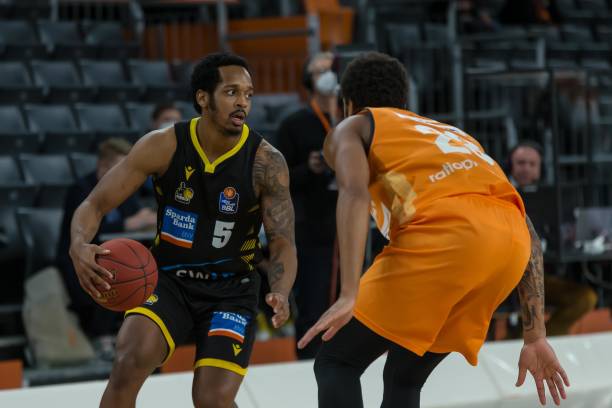 赛门槛徘徊 赛门槛徘徊